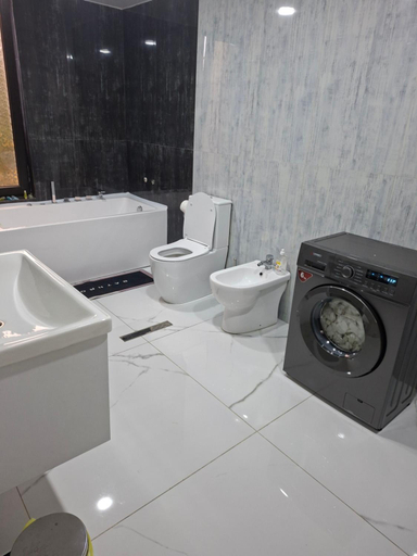 Bathroom 2, LARDA TBILISI, Tbilisi