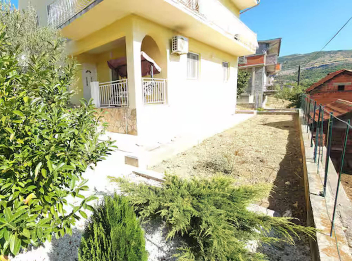 Exterior 3, Angel Stay, Drniš