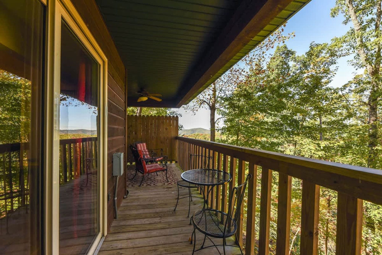 Room 2, Greatview Pooltable Hottub Privacy Fireplace, Sevier