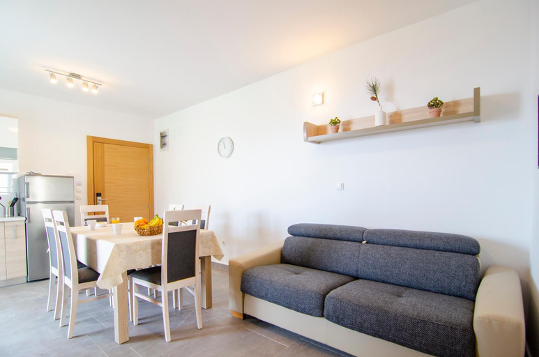 Others 4, Apartments Sara 3, Bol