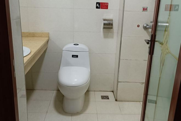 Bathroom, Deyueting Hotel (Liuzhou No.1 Middle School Shop), Liuzhou