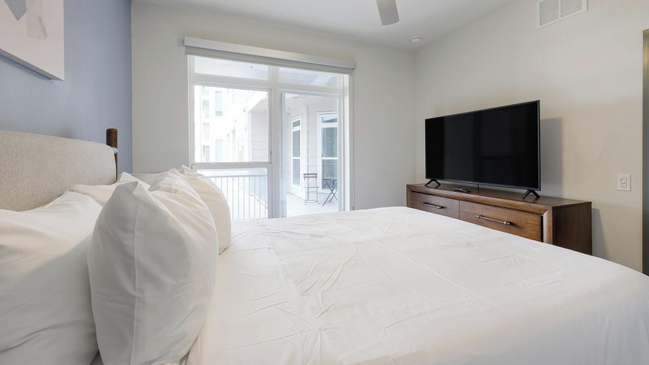 Room 4, Landing Apartments Fort Worth near Cultural District, Fort Worth