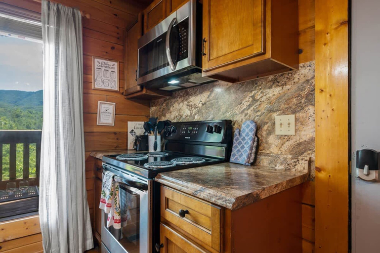 Room 4, Nice View Log Cabin Fireplace Hot Tub Pool Table, Sevier