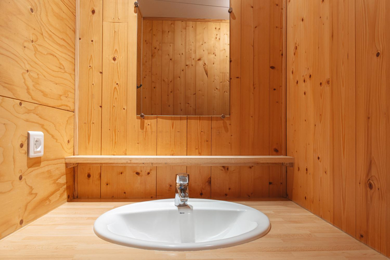 Bathroom, Les Chataigniers du Lac, Lozère