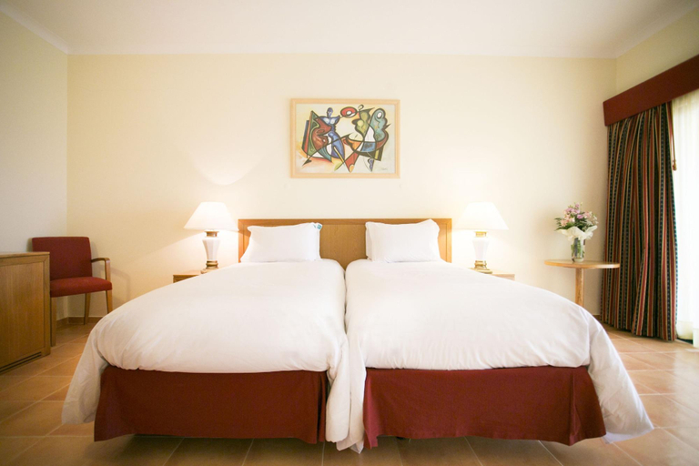 Bedroom 3, Hotel Mirachoro Praia, Lagoa