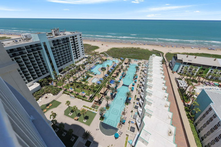 Pool 1, Stunning 17th Floor Spacex Direct Views Luxe 3 Bedroom Apts, Cameron