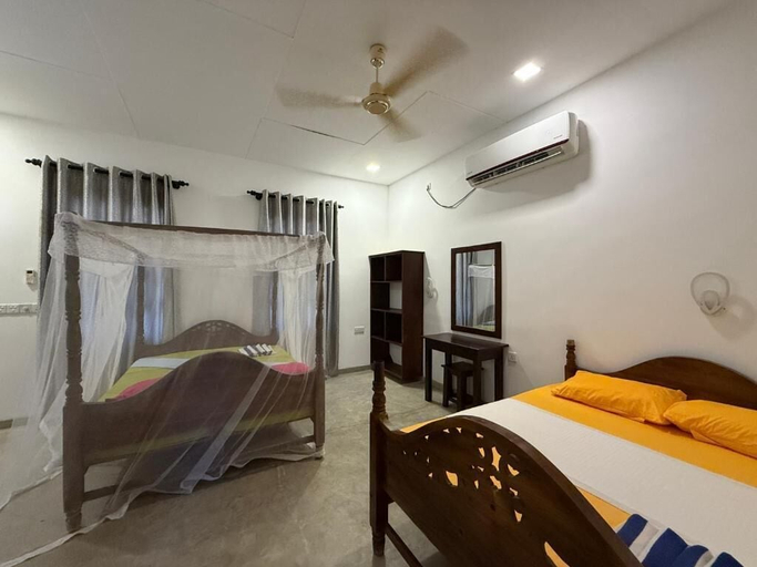 Room 2, Kudah Bay Surf Hotel, Pothuvil