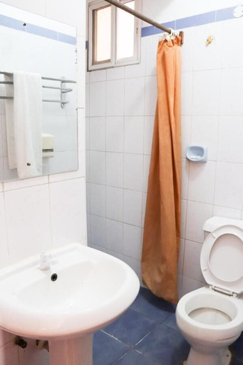 Bathroom 2, Bridge Hotel Mombasa, Mvita