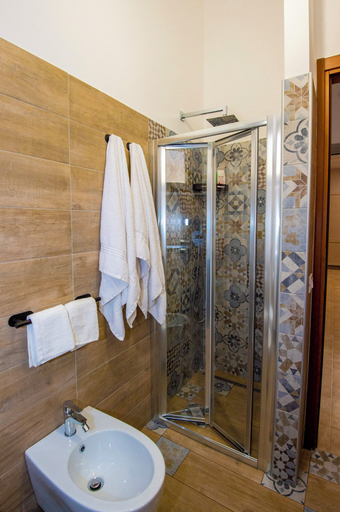 Bathroom 5, L'Orchidea, Chieti