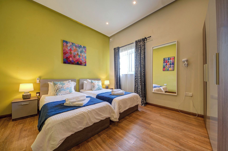 Room 5, Sophisticated Grand Villa With Gym and Games Room