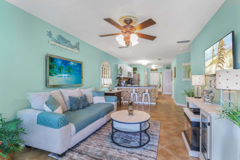 Room 2, Grand Caribbean 111- Ground Level by Pool, Baldwin