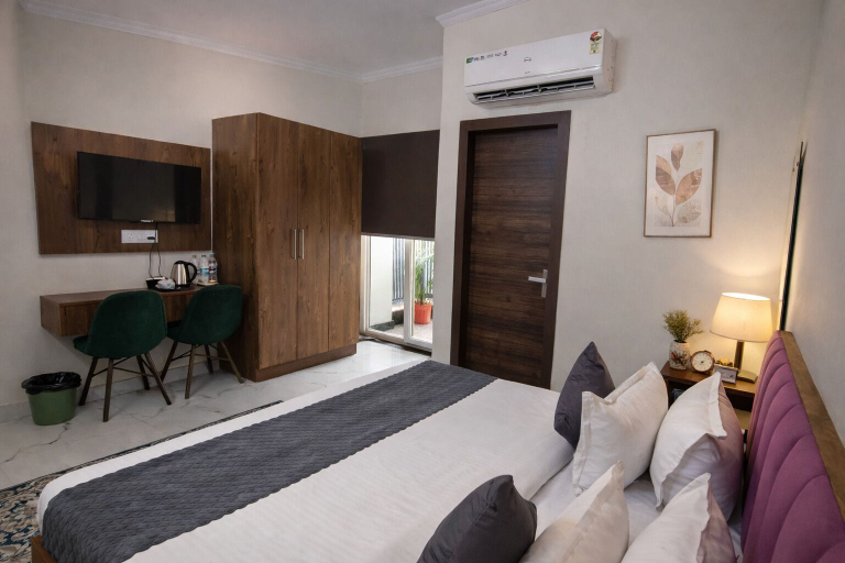Bedroom 3, Hotel Stayzzy Bloom, Gautam Buddha Nagar