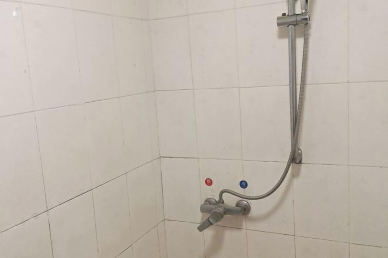 Bathroom 5, Xinhui Hotel, Guangzhou