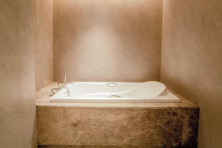Bathroom 4, Zhoucun Shaobing Hotel, Zibo