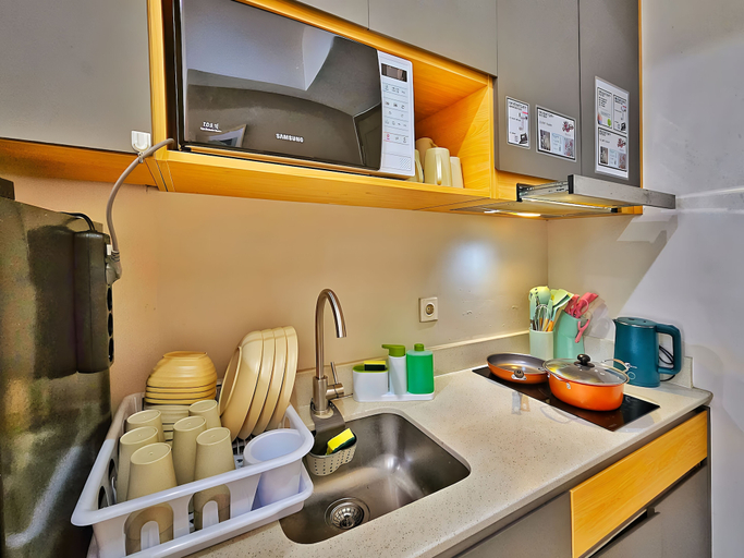 Private kitchen 5, Saavi By SanLiving - 3BR - Direct Mall, Jakarta Barat