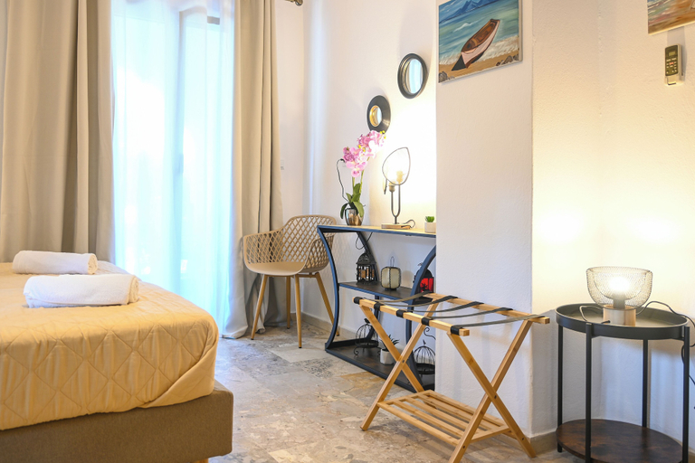 Bedroom 2, 3 Goddesses, Thessaly