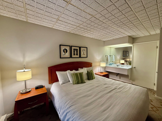 Room 2, Lindsey Place, Clinton