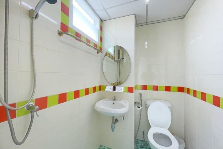 Bathroom, Nicha Residense Hotel, Din Dang