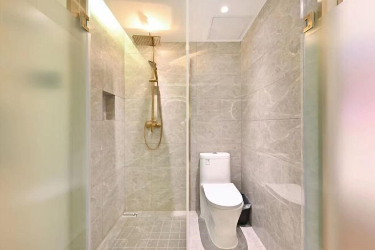 Bathroom 3, Super 8 Collection Hotel (Beijing Ganjiakou Subway Station), Beijing