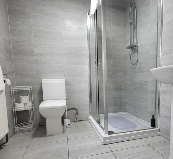 Bathroom 3, The Square & Compass, Nottinghamshire
