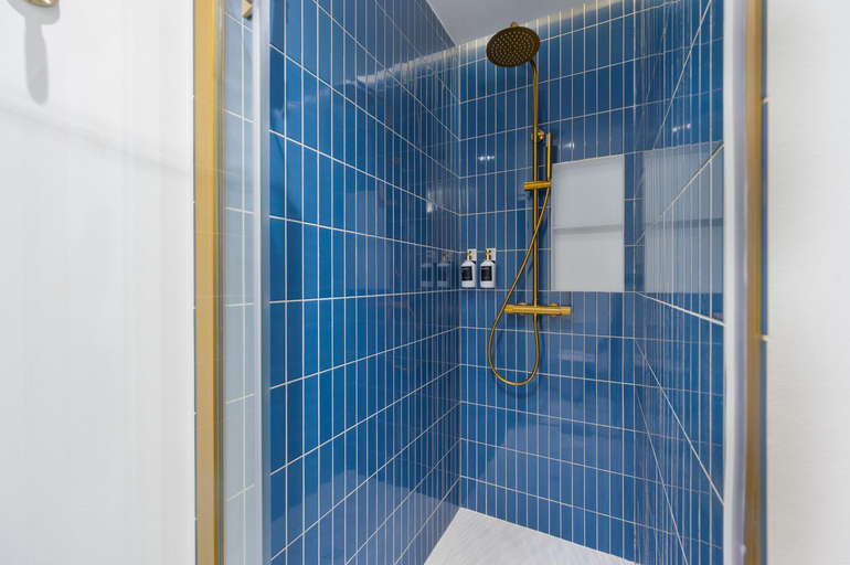 Bathroom 3, Arroyo 3 Apartments, Sevilla
