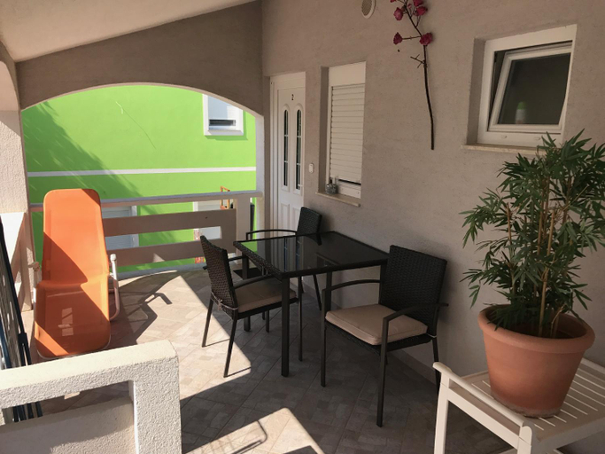 Others 3, Apartments Geli, Vir
