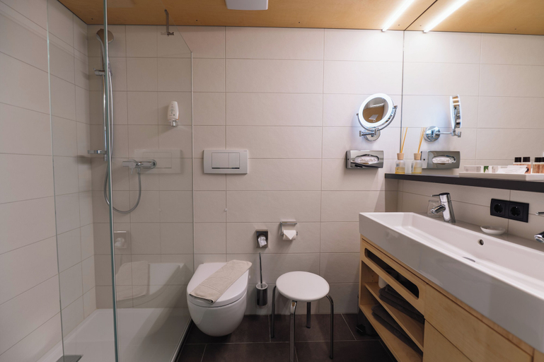 Bathroom 4, Wohlfühlhotel Hubertushof, Bludenz