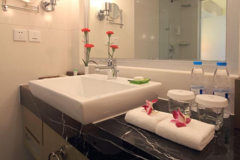 Bathroom 4, Spring Downtown Hotel, Chengdu