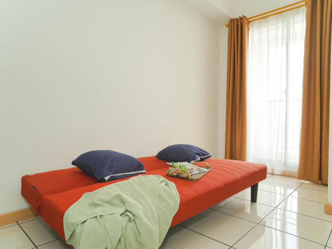 Living Room 3, 3 Pax White Tone 2BR at M-Town Residence By Travelio, Tangerang