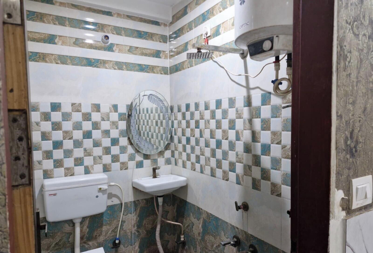 Bathroom, Shri Krishna Niwas, Mathura