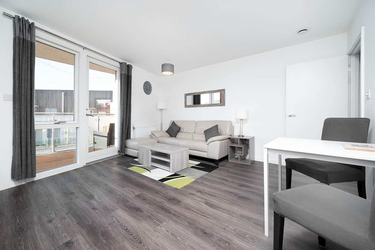 Room 2, Stunning 2BR Flat With Balcony, Windsor and Maidenhead