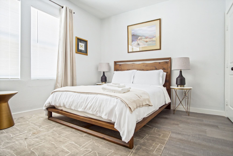 Bedroom 2, Adorned Studio 3min-asian Dist Rain Shower, Oklahoma