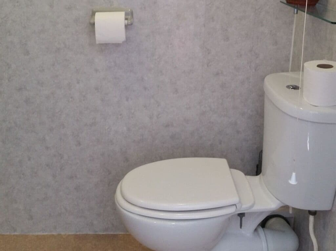 Bathroom 3, Morrisy House, Blackpool