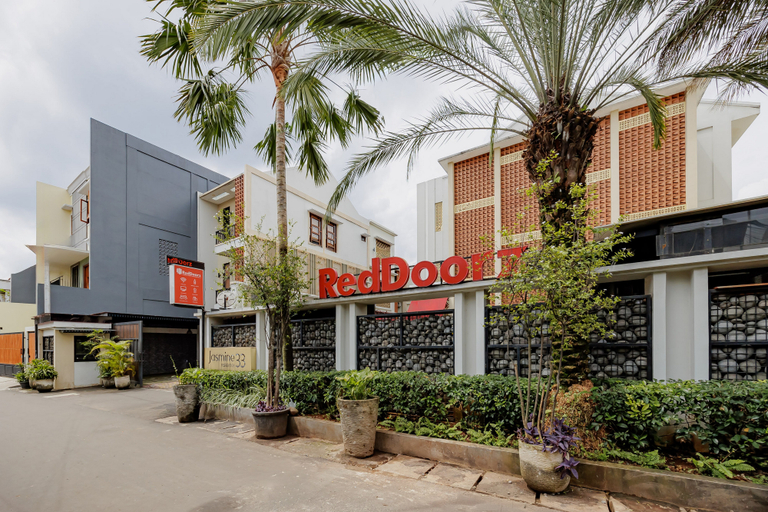 Exterior & Views 2, RedDoorz Premium near Ragunan Zoo 2, South Jakarta