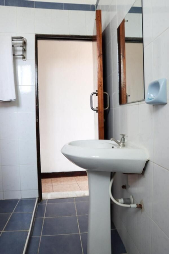 Bathroom 4, Bridge Hotel Mombasa, Mvita