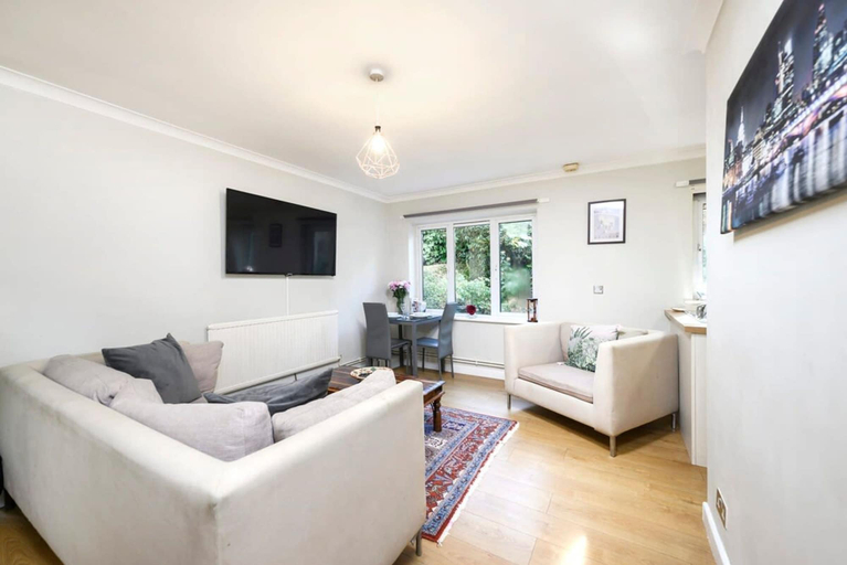 Room 2, Cozy One-bedroom Flat in Slough, Slough