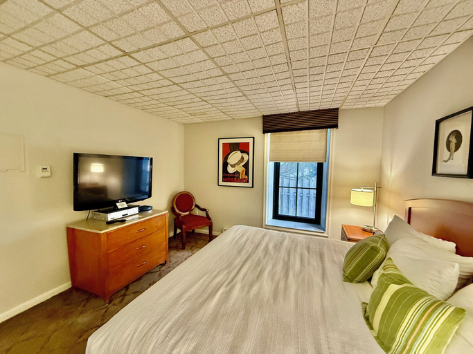 Room 5, Lindsey Place, Clinton