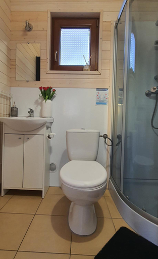 Bathroom 4, Domki LeMo - nad samym jeziorem, nowe w pelni wyposazone z miejscem parkingowym, Kościerzyna