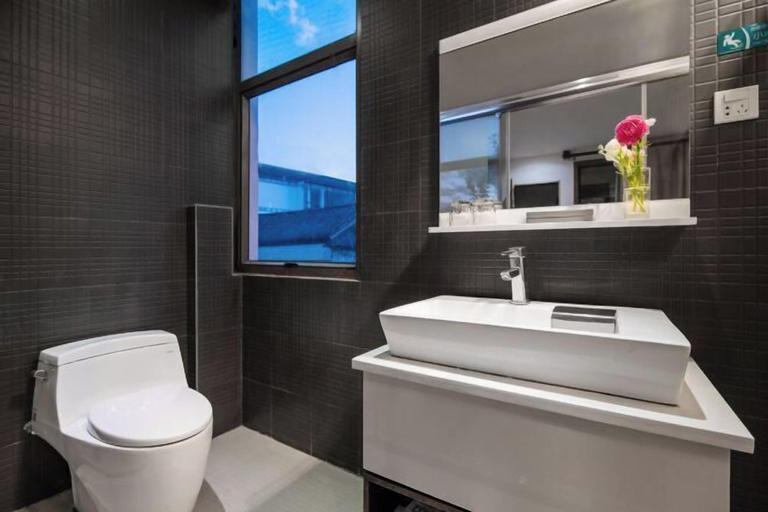 Bathroom 4, Shanshui Qingju Inn, Dali Bai