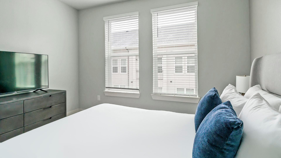 Room 4, Landing Furnished Apartments - Conroe, TX, Montgomery