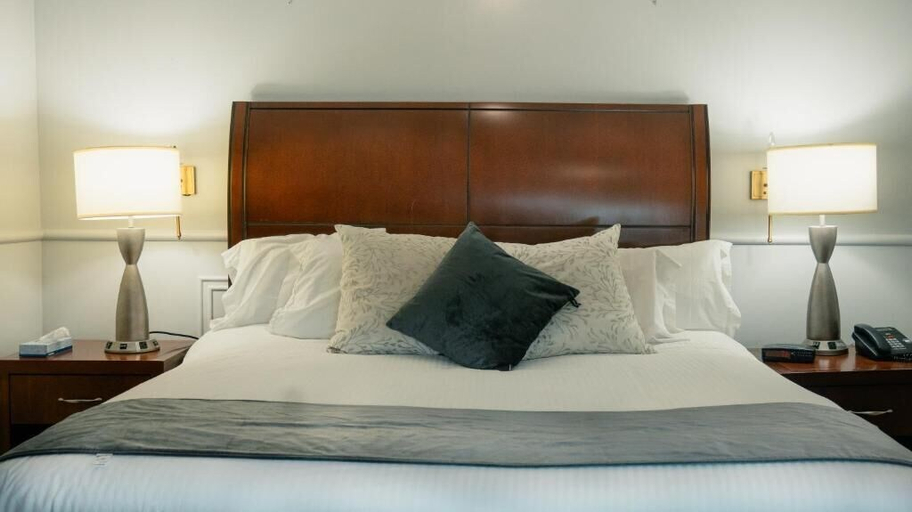 Room 5, Place 19-67, Prescott and Russell