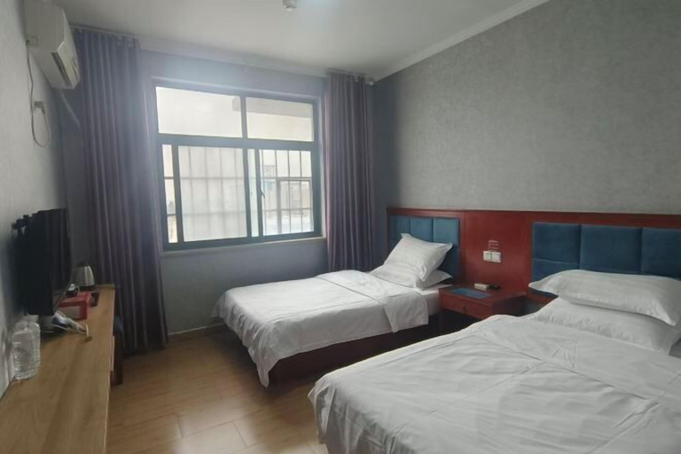 Bedroom 3, Xinyang Lingyun Hotel Chain, Xinyang