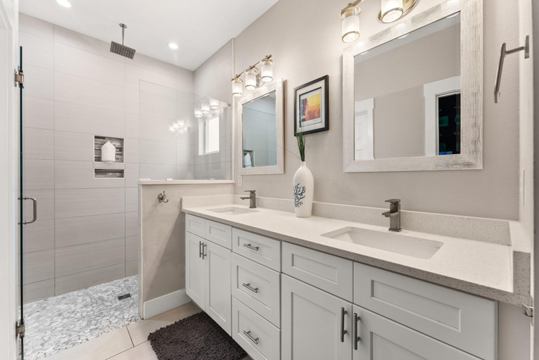 Bathroom 3, Beach House - Beachside Sunrise, Bay