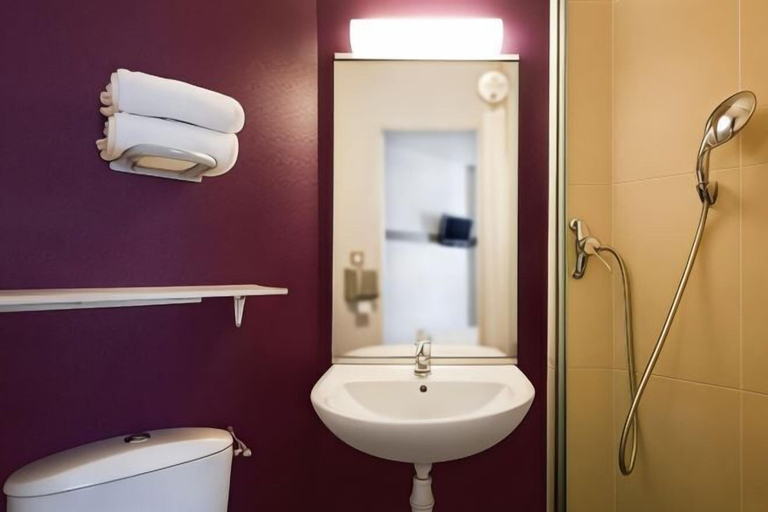 Bathroom 5, B&B Hotel Valence Sud, Drôme
