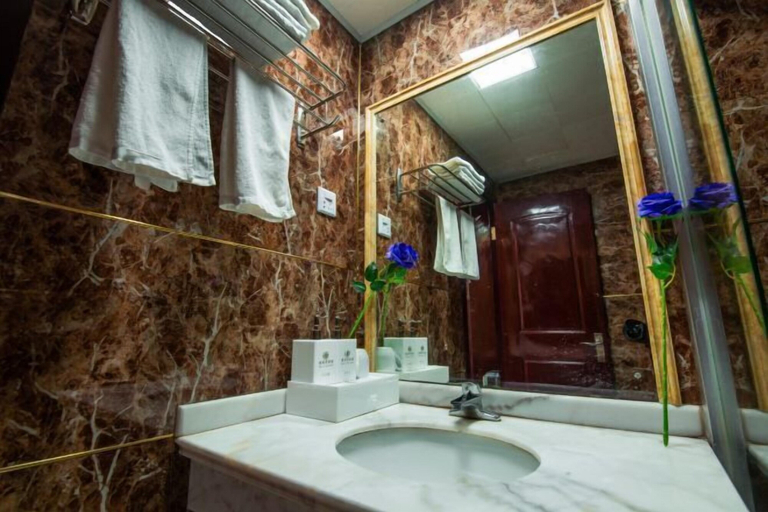 Bathroom 3, Baolihua Hotel, Shanghai