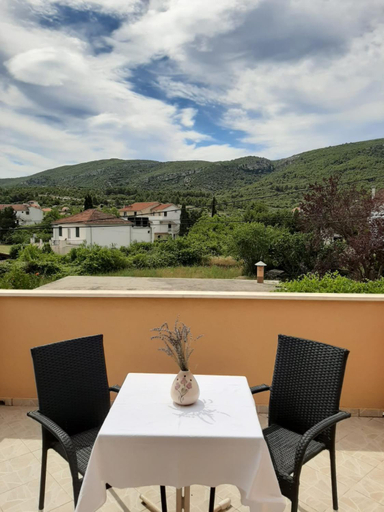 Others 3, Apartments Nela, Jelsa