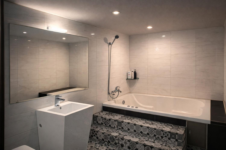 Bathroom 3, Bucheon Zenith Tourist hotel, Gyeyang