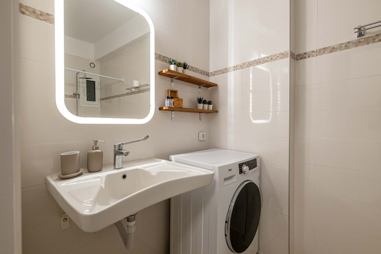 Room 4, Home Easy Kalamata Central Space Private Parking, Peloponnese