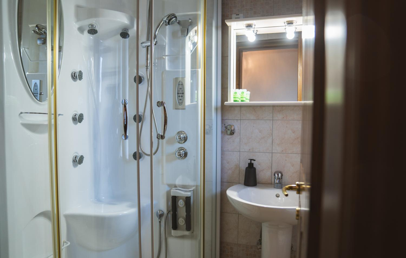 Bathroom 3, ΞΕΝΩΝΑΣ ΘΕΑ, Central Macedonia
