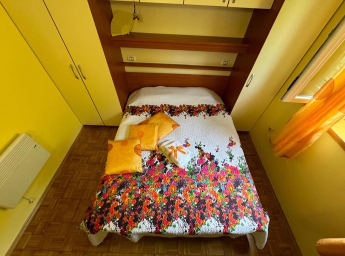 Room 5, Family Apartment Sofija, Preko